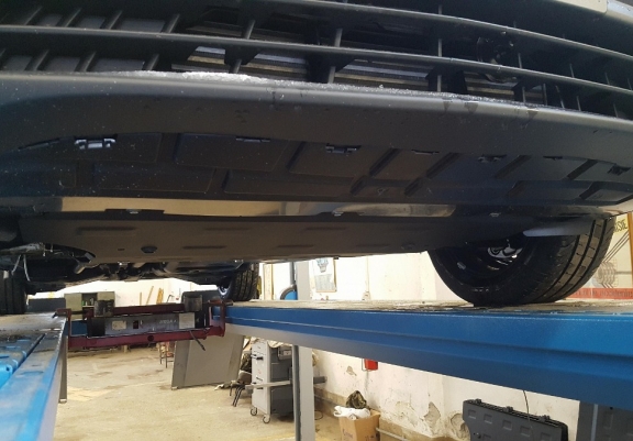 Unterfahrschutz für Motor der Marke Mercedes V-Class W447, 2.2 D, 4x4