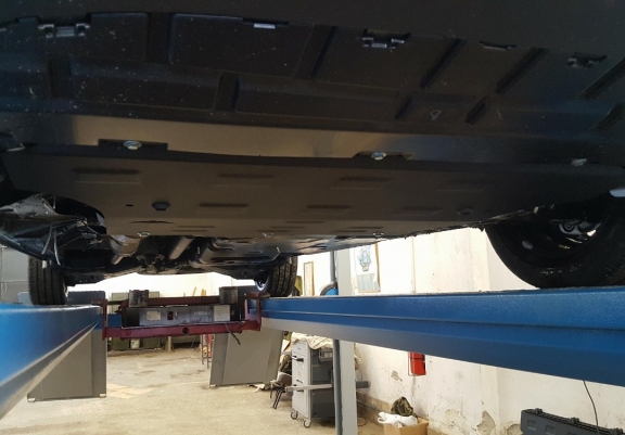 Unterfahrschutz für Motor der Marke Mercedes V-Class W447, 2.2 D, 4x4