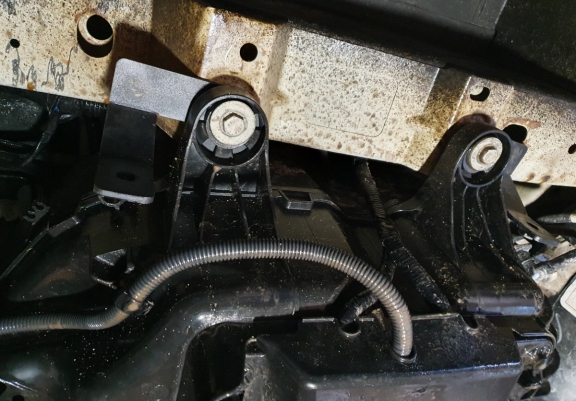 Stahlschutz für AdBluetank der Marke Ford Transit ( 4X2, 4X4 )