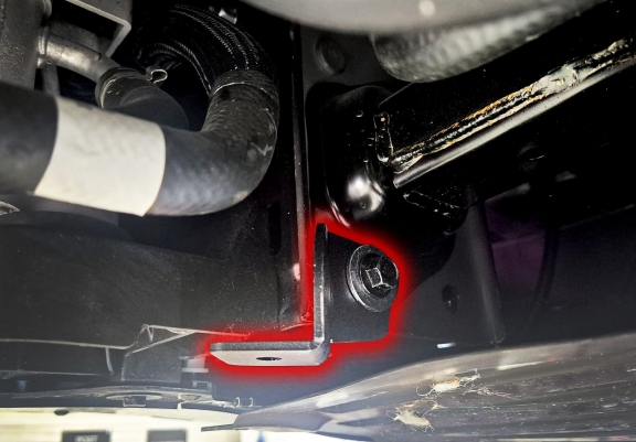 Unterfahrschutz für Motor der Forthing U Tour V9